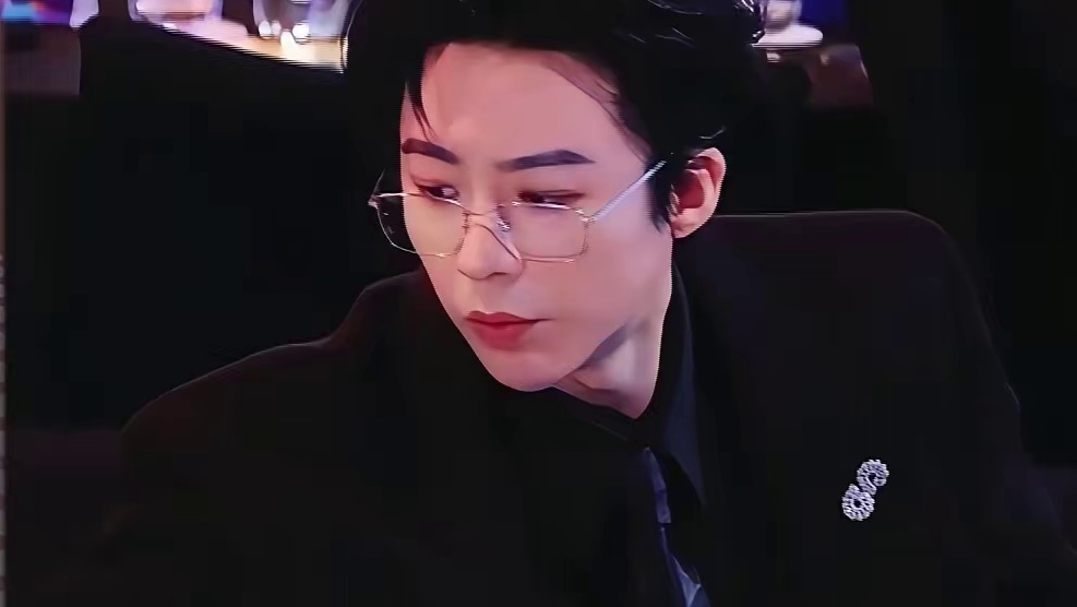 刘宇宁被网友拍到“偷拿”零食！