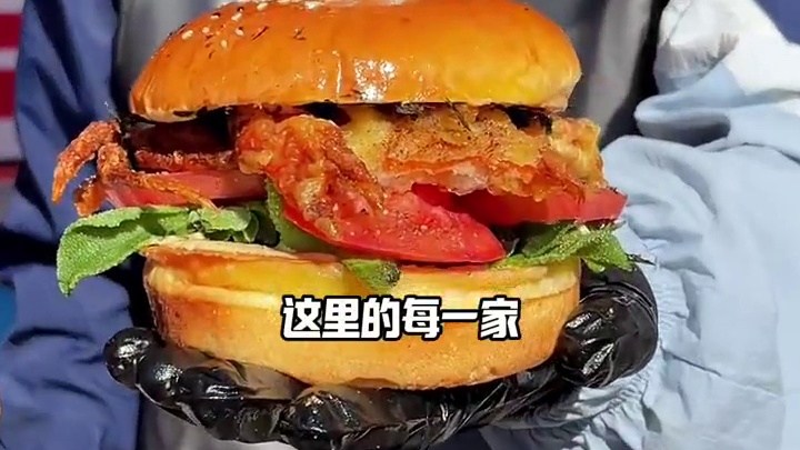 昆明汉堡巡游记，也开到金马碧鸡坊了 这里汇聚了全国各地的汉堡，赶紧去常常#汉堡巡游记昆明站#金马碧鸡