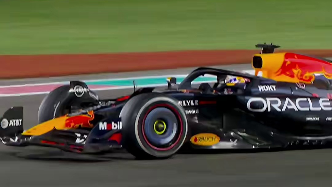 永不放弃的维斯塔潘，最后距离冠军仅两分之差他与红牛车队后半赛季的这次追击必将永载史册#F1 #维斯塔