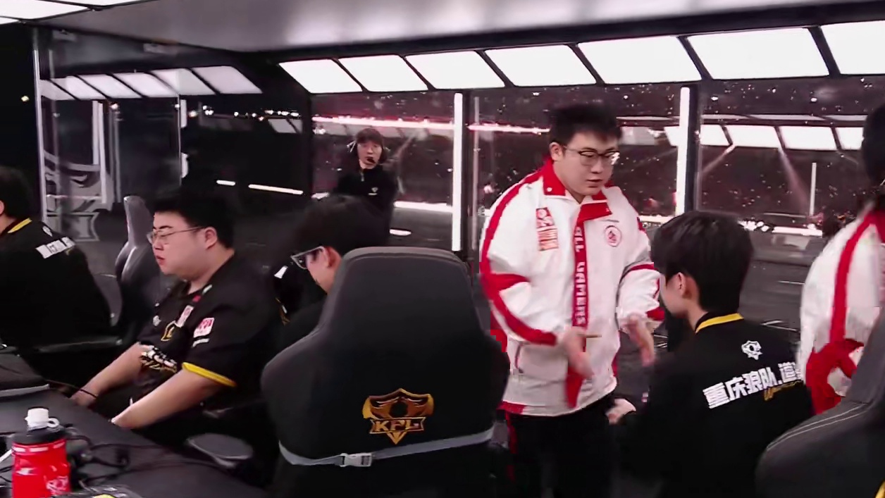 重庆狼队32强单曲《别看我只是一条狼》