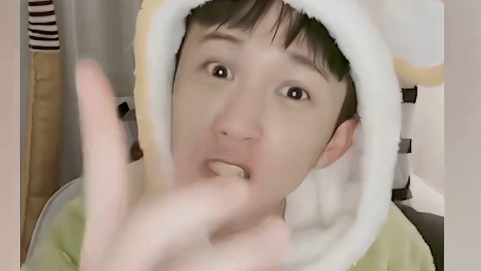 檀健次娱乐圈新晋显眼包