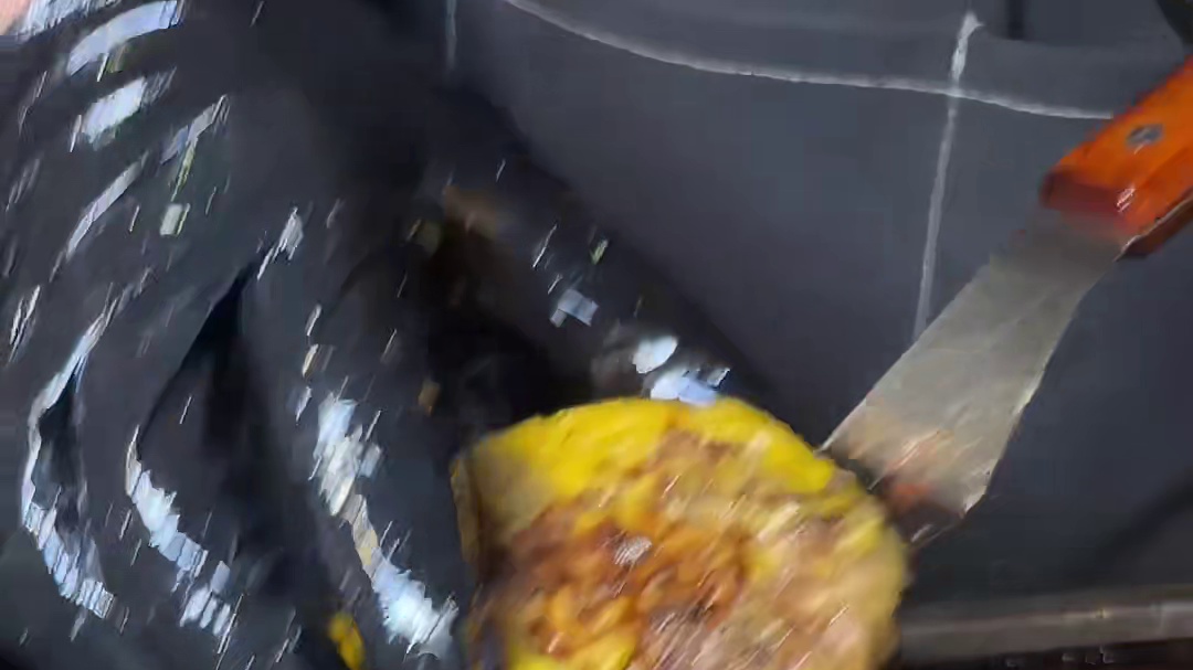 就冲老板这句话！今天这个汉堡塔我高低都要炫完它！！