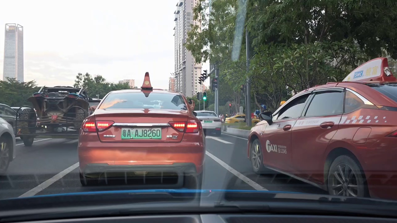 节目效果爆炸！出租车司机吓坏了