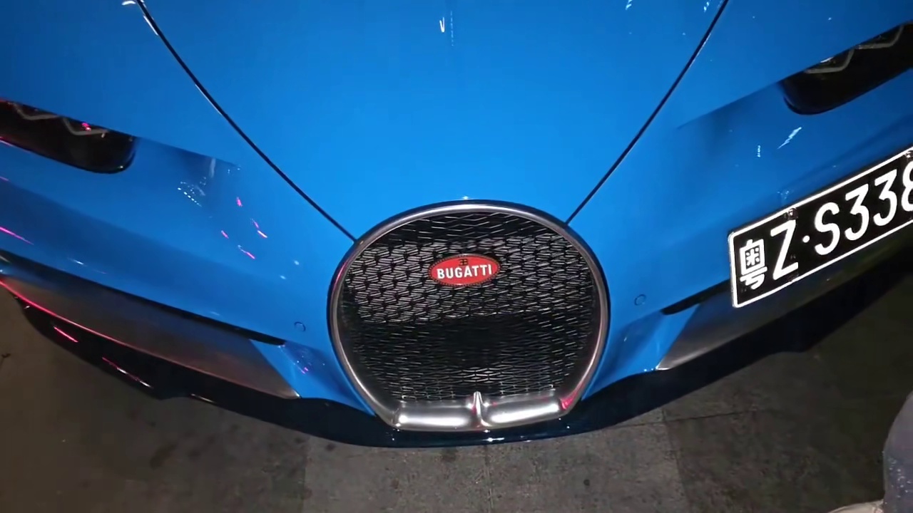 布加迪遭刮蹭损失惨重！