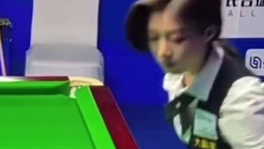 师徒俩比赛当练球打，直接摆上地摊了 #代勇  #王思诺