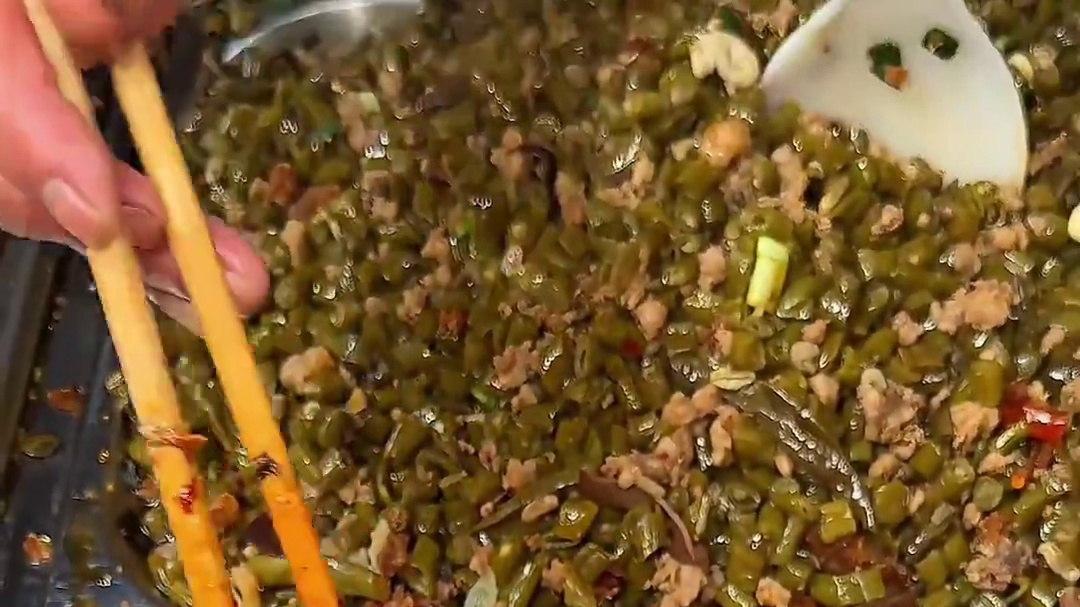 重庆街边10元盒饭，21个菜随便吃