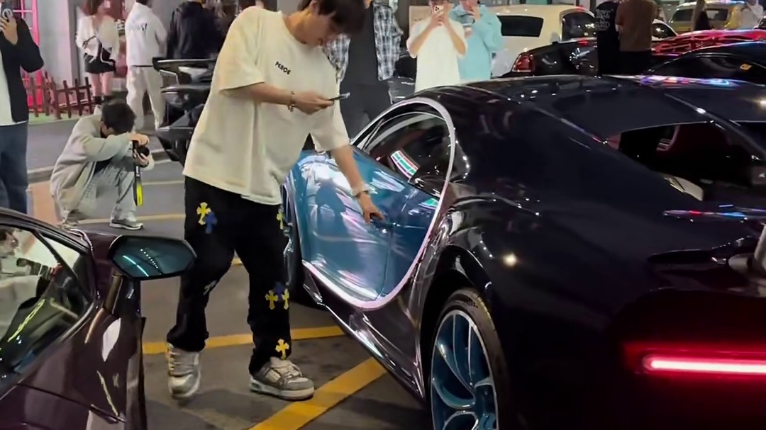 当你开上布加迪 你还会自卑吗