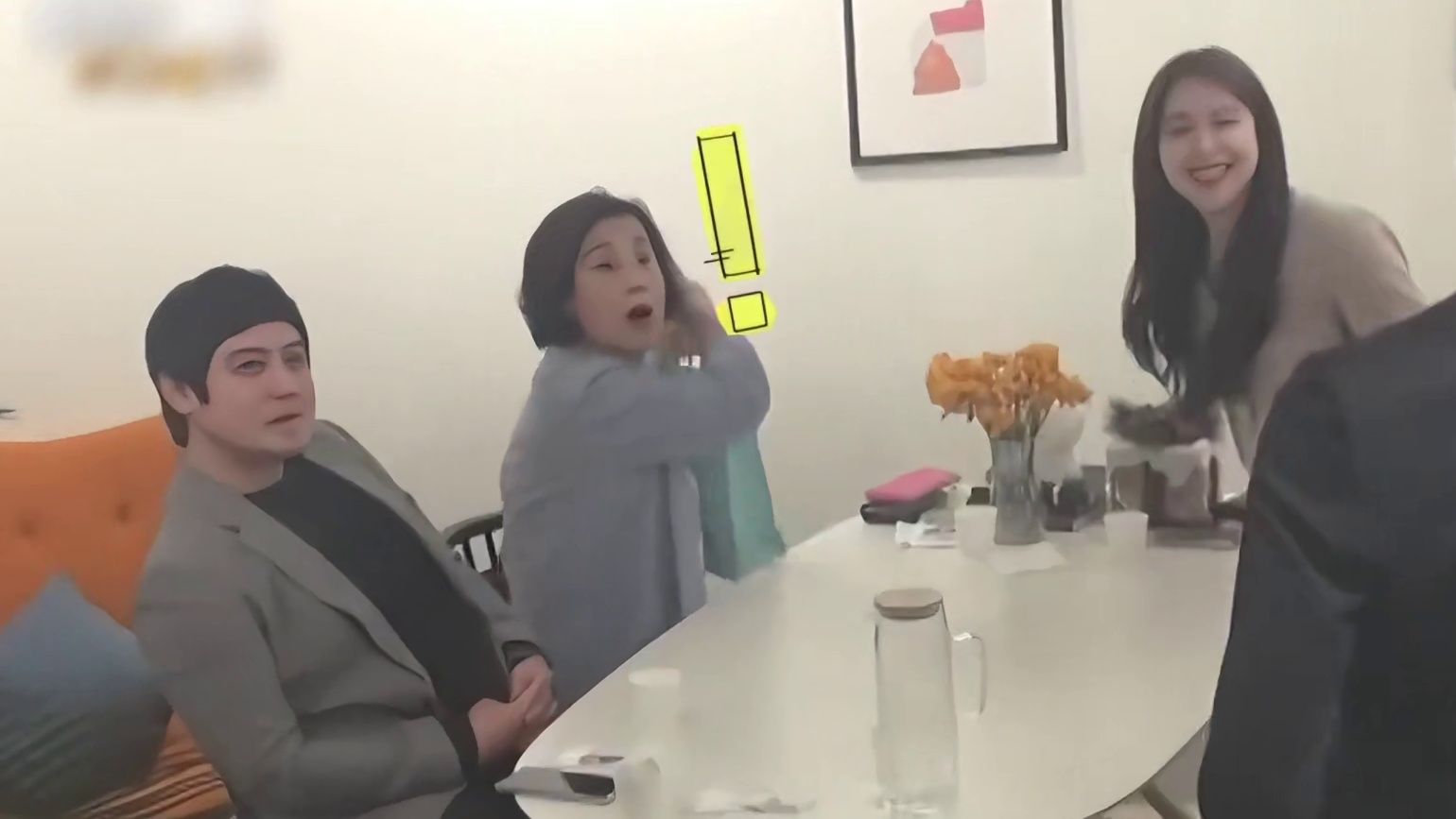 小黑礼貌的跟妈妈和弟弟打了招呼