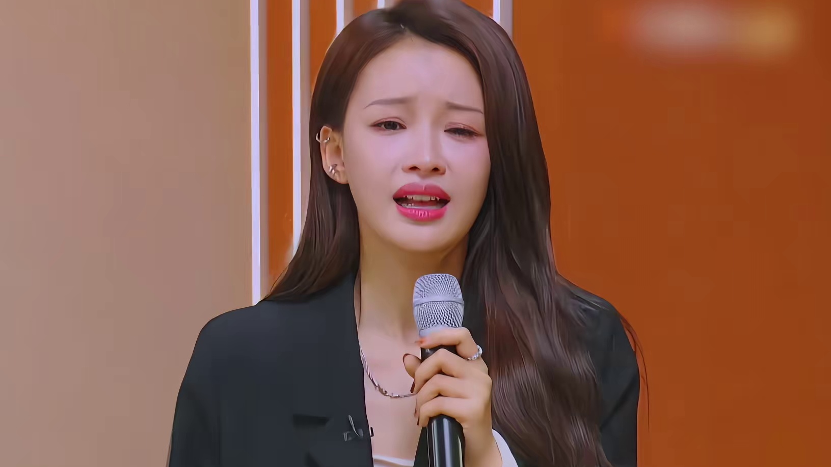 孙怡妈妈为让女儿更有面子，将摆摊卖衣服说成做服装生意