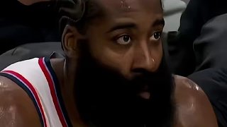 在今天快船主場迎戰(zhàn)雷霆的比賽中，發(fā)生了特別讓人心疼的一幕