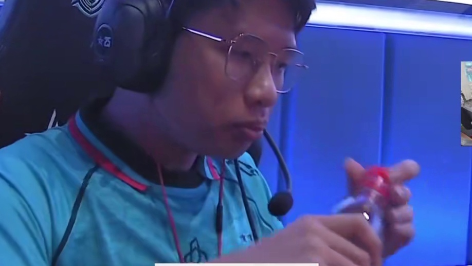 越南选手致命脚滑导致队伍被淘汰，宋皇吐槽叫波Q的都喜欢搞大的