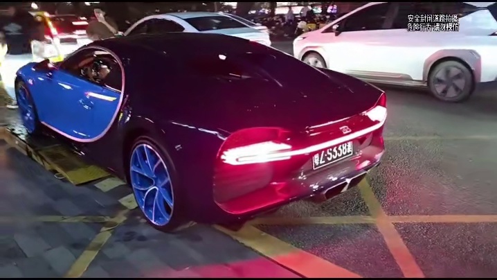 到深圳了#小小小酷哥 #布加迪chiron