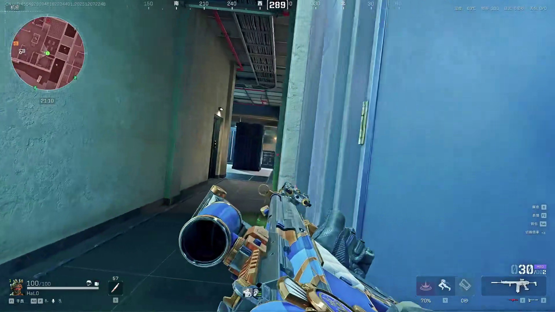 我们是冠军！杨哥行政楼蠕动偶遇露天奖杯，反复检视爱不释手