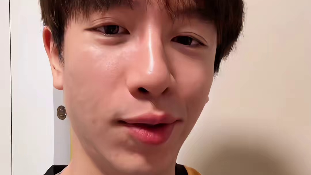 发球裁判：被安东森撞了个满怀