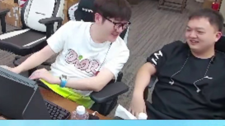 恭喜Xr突破队史最好记录 挺进CFS6强！白鲨直言XR一年进步太多了，反问身旁577，那我们呢~#杜