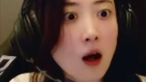 网络宅女的双面人生 #vctcn #反差 #游戏主播 #瓦学姐 #双面人生