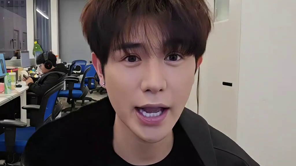 造型师吐槽童锦程头发油：不要给自己技术菜找理由！