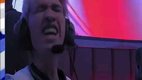 各大职业选手们看，波Q 致命失误！队友当场看崩溃，双手捂脸大叫！#TM挑战巴西凤凰 #巴西凤凰势如破