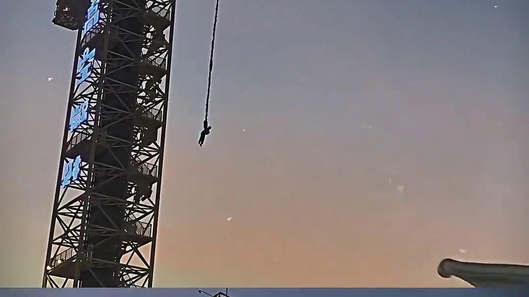 关于我在天上差点被船撞！！