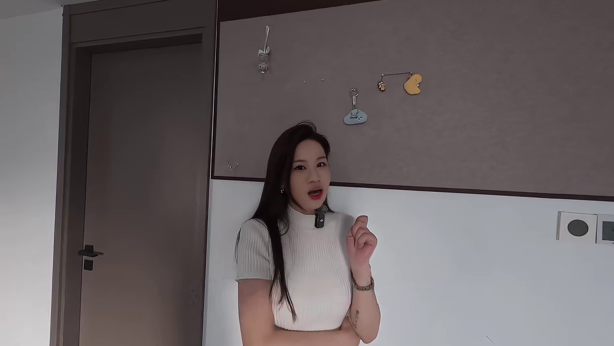 千岛湖｜把生活搬进水墨里
游船穿千岛，远山裹薄雾
落日染湖面，晚风带松香
每一帧都是不用滤镜的治愈
