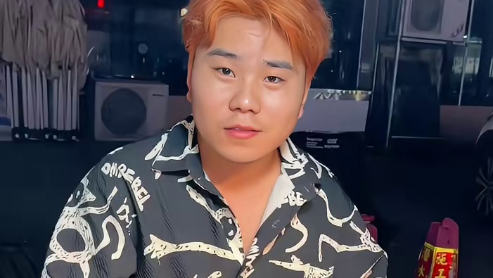 深夜街头超豪华烤冷面！你们觉得值不值？