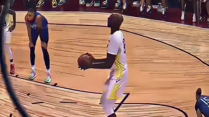 “这什么投篮姿势？”#篮球