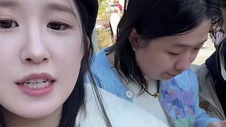 真的有那么好玩嗎？ 吃飯走路都在玩