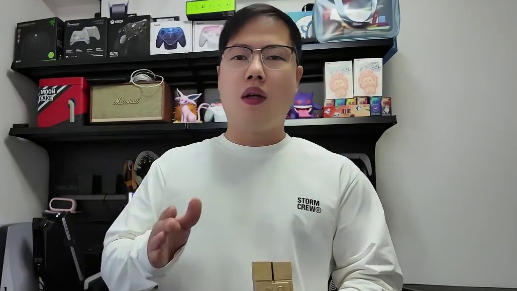 魔方15周年纪念礼盒开箱！里面藏着一只小金人 #魔方15周年庆 #魔方周年庆多款游戏重磅发布 #开箱