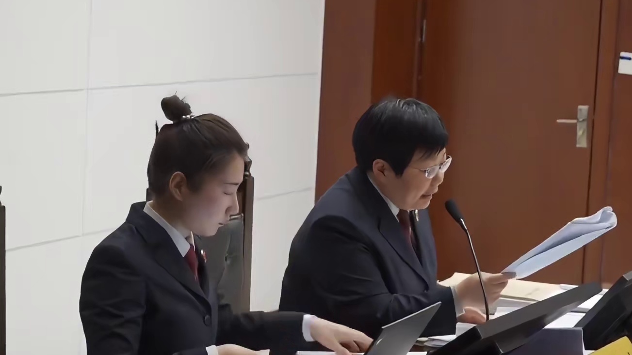 捞女妄图卷款跑路，富二代老爹反杀绝了！