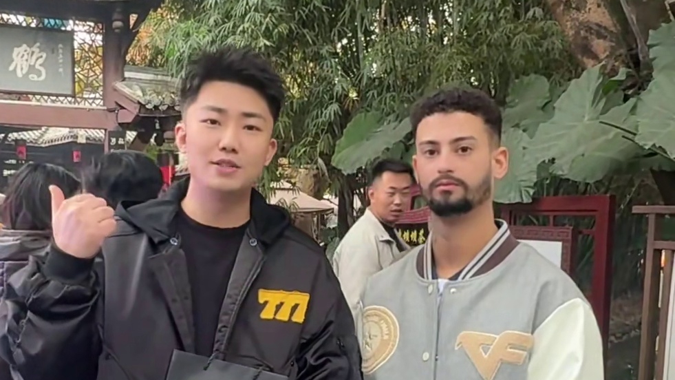 周末想放松~#天荒导游说 #CF电竞中外交流 #2025CFS #2025CFS世界总决赛