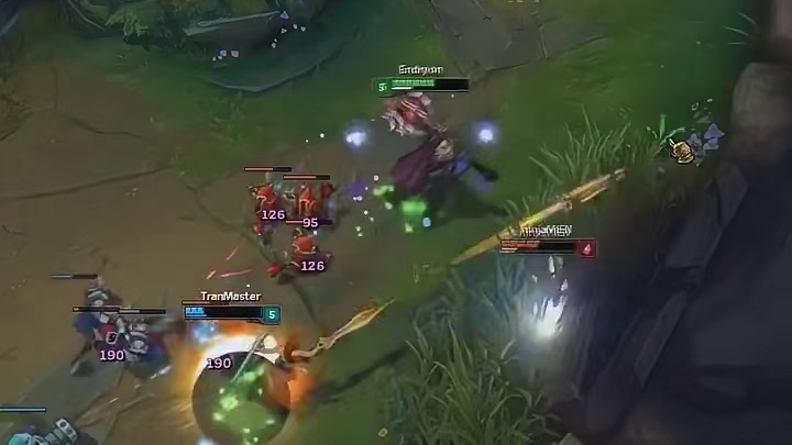 LOL史上极度强大的近战ADC，曾经一度改变了整个游戏的玩法