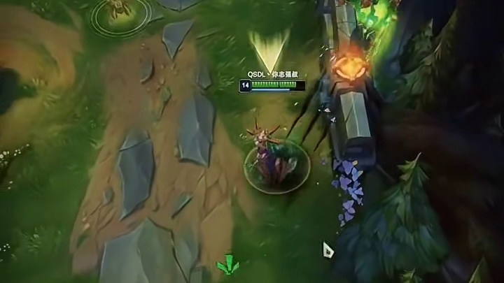 这场比赛打完，冰女的E卡墙无视野就被移除了，天才中单GODV