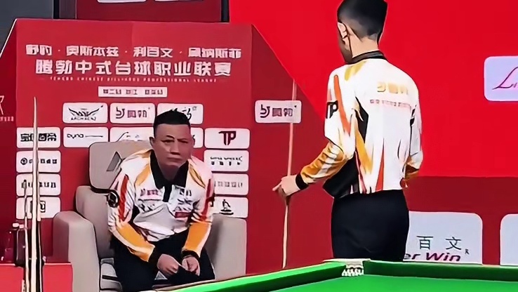 秦利文给二哥免球可谓格局拉满，但小盖却并不这么认为 #台球 #秦利文 #盖佳一 #名场面 #这台球一