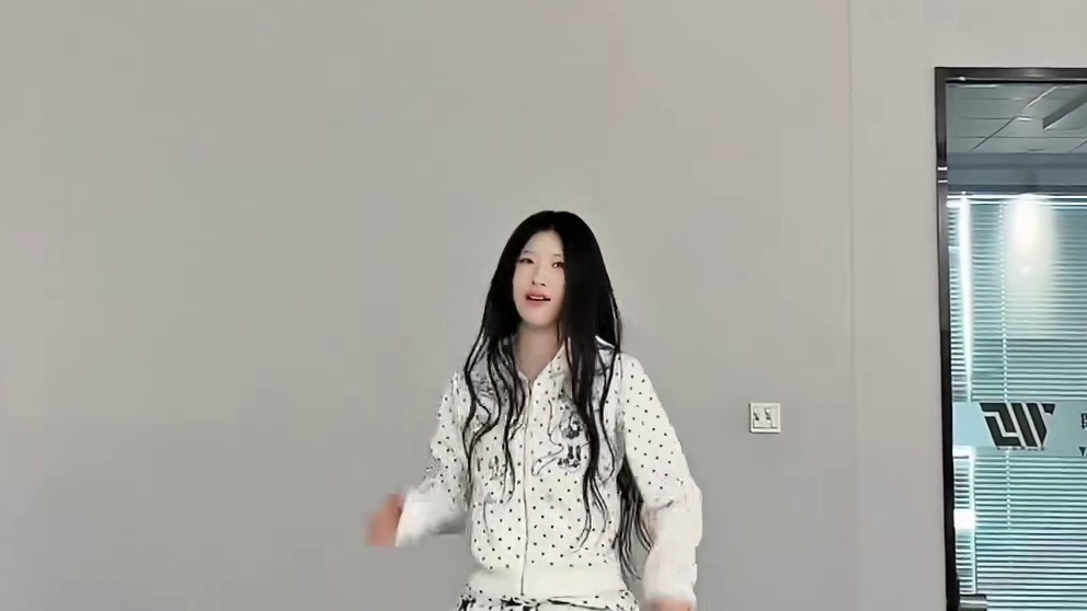 2025Kpop大热舞蹈年度总结！一口气挑战46首！ 快来看有没有你担！这么快25年就要过完啦 一次