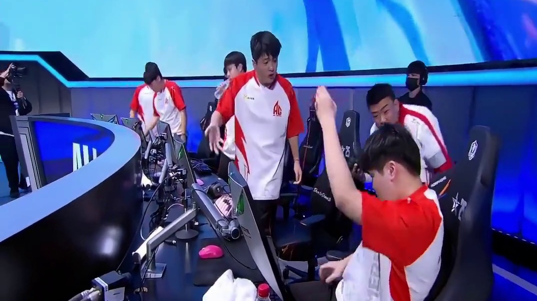 AG3:2战胜菲律宾队，上帝宠儿再次降临！拿下1v3残局。AG晋级胜者组决赛！#AG战胜EVOS #