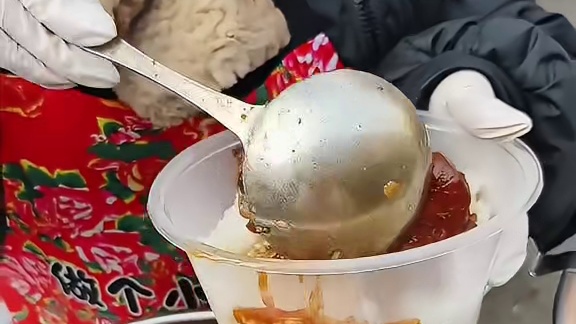 东北肘子盖饭 超大一个肘子还有蒜薹和鱼 12一份你们感觉值不值