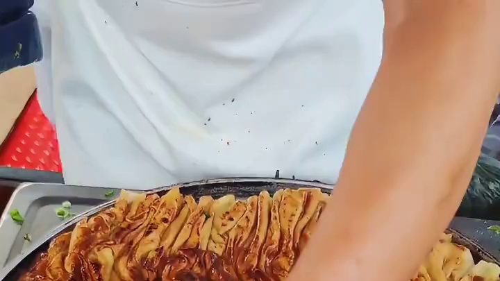 大庆街头美食无敌酱香饼 这个酱香饼你给打几分？