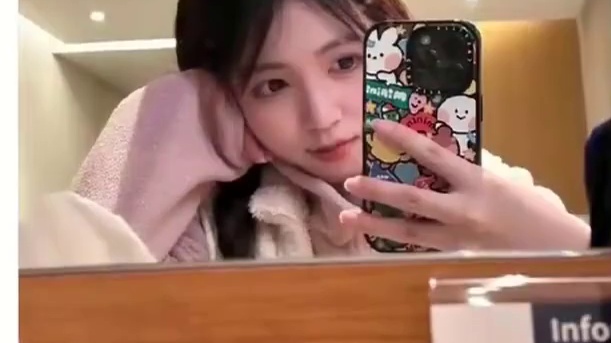 Wayward的研究生女朋友首次曝光，大黄这女朋友绝对够用哈，般配99 ​​​