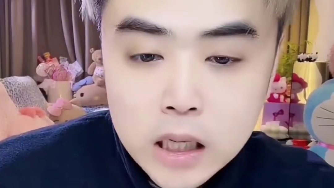 BLG今天官宣了明年的阵容，上路Bin、打野Xun，中路Knight，下路Viper和On，朱开说BLG今年的转会算是最成功的！ 另外明年BLG没有三个打野轮换，因为Shadow基本上确定要去CFO了，而Beichuan虽然续约在BLG但也是等有合适的队伍就会转出去！ 然后他说Uzi不会复出，Breathe到现在都还没有去到IG，这个消息就能反映出很多问题了，Theshy和Rookie目前都是续约