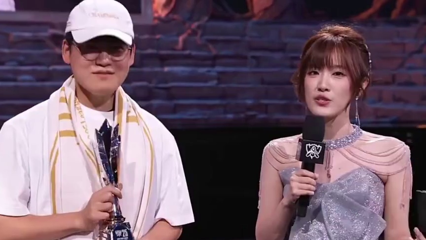 Gumayusi曝光离开T1原因！#T1#gumayusi