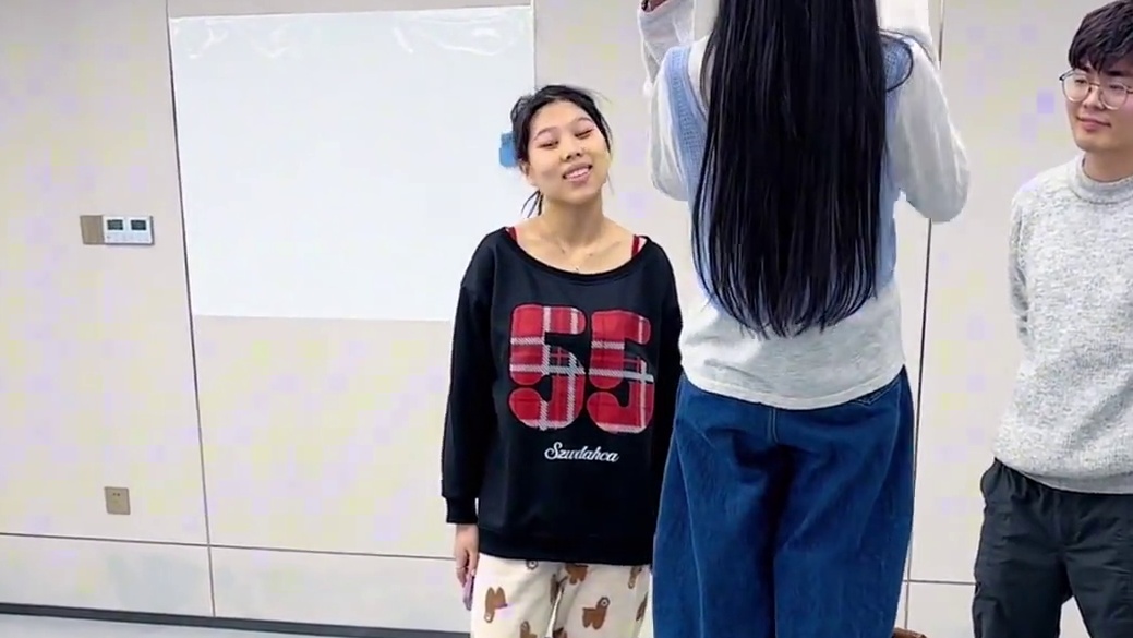 盲选跳箱子 #办公室游戏 #搞笑 #搞笑视频 #专治不开心