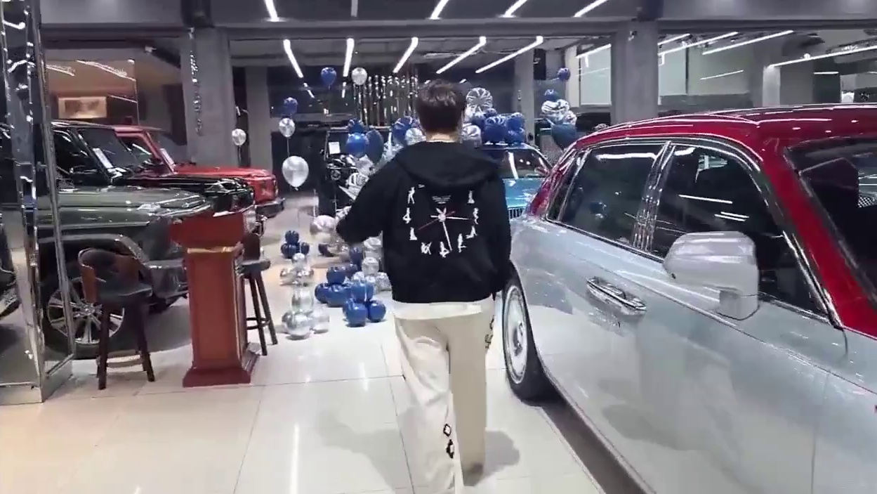 反转就是宾利
#小小小酷哥 #组织1995 #宾利