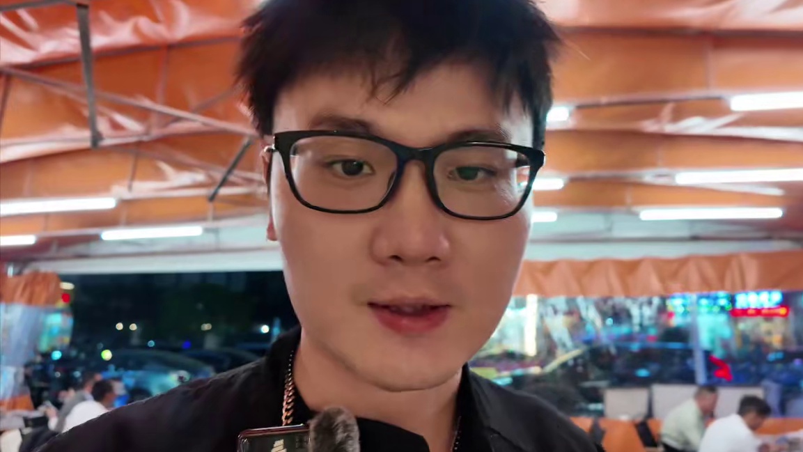 感觉川式烧烤比东北烧烤好吃呀，麻辣酸辣什么风味都有！ #围满停车场烧烤 #围满吃寒羊#跟着烟火榜吃就