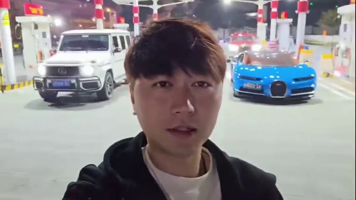 95也有自己的车队。
#小小小酷哥 #组织1995 #车队