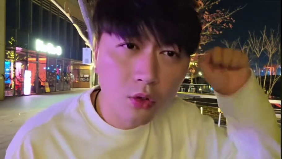 百分之90的大哥都来自1995，不要对大哥有占有欲。
#小小小酷哥 #组织1995