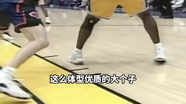 奥尼尔球场上的推翻动作太欺负人了！#篮球