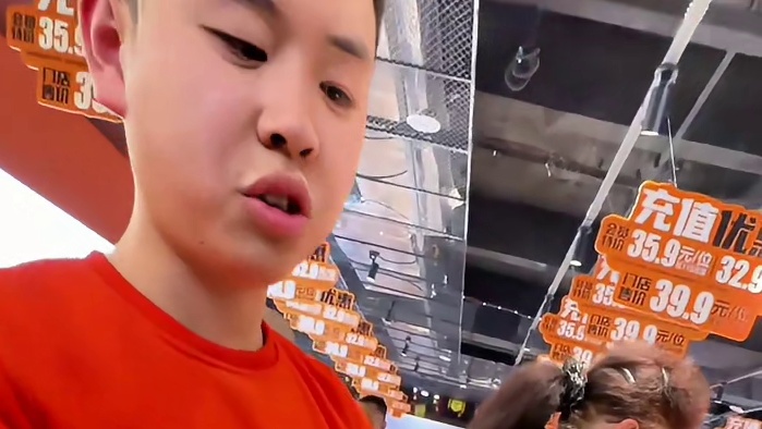 33.9十几种饺子随便吃，还有五十多种菜品，水果糕点也是随便吃