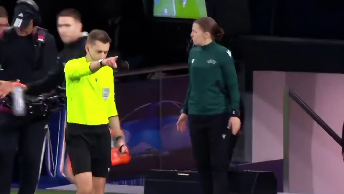 不理智！抱摔送点，点射破门#足球的魅力#皇马vs曼城