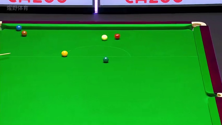 丁俊晖做刁钻斯诺克！马桂莲上演单手解球，真的是越老越风骚！ #台球 #斯诺克 #丁俊晖 #马克威廉姆