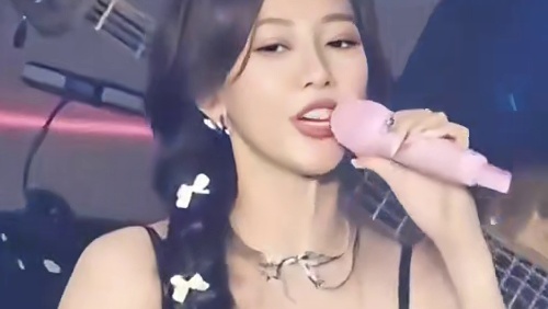 《不得不爱》这首歌，女声还得是弦子来唱